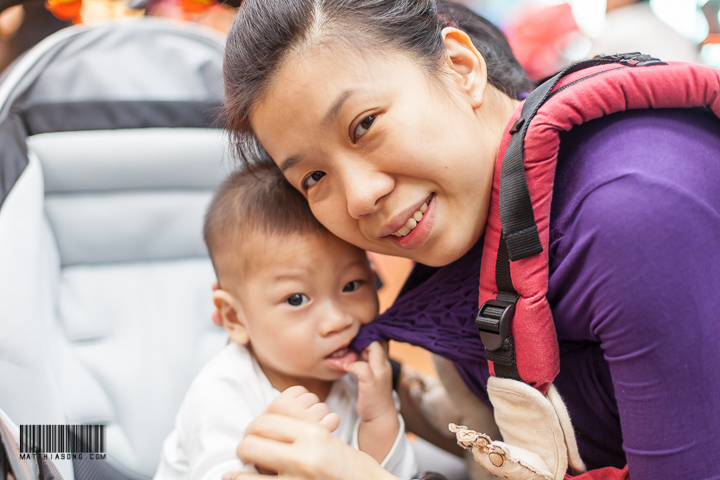 One photo with Mama before we fly!
