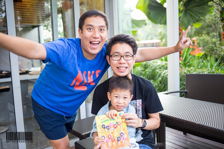 Papa the photobomber